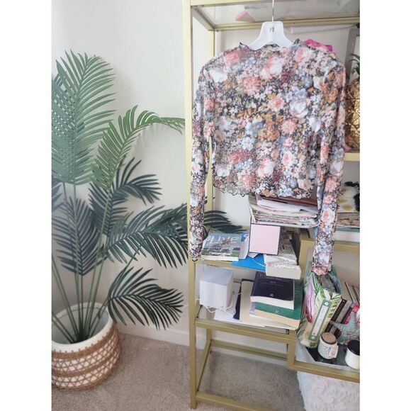 BNWOT Black Sheer Floral Crop Top - Picture 2 of 9